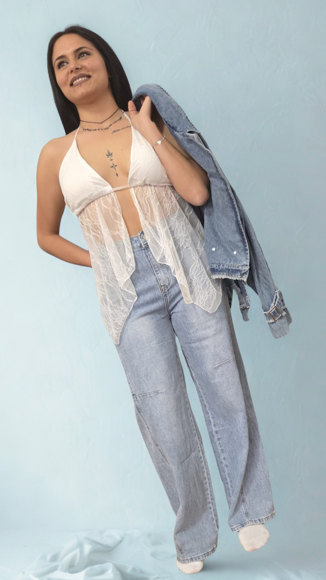 Top in Pizzo Bianco con Allacciatura al Collo